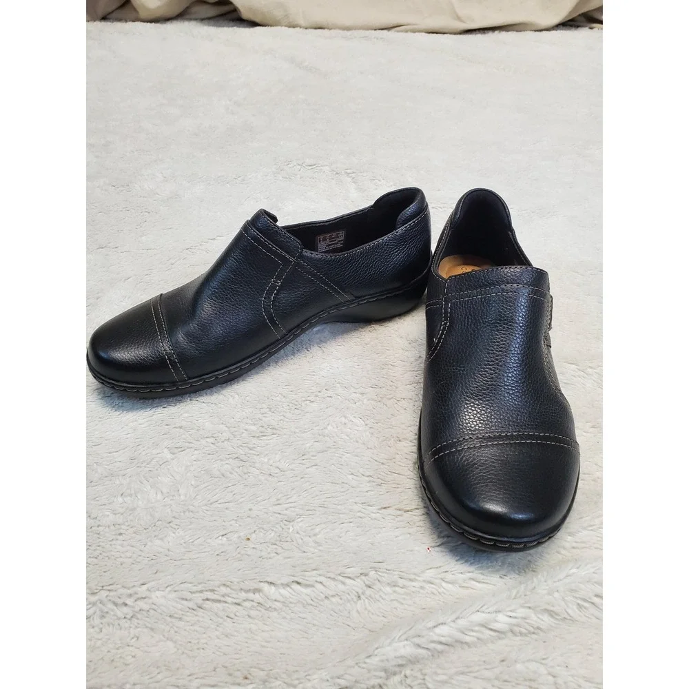 Clarks Black Leather Slip On Loafers Shoes 8.5 Classic Office Capsule Minimalist